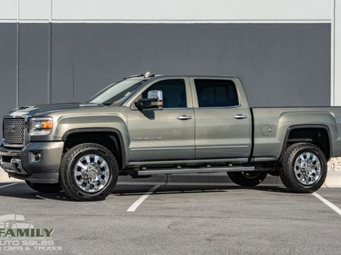Used 2017 GMC Sierra 2500 Denali w/ Duramax Plus Package image 3