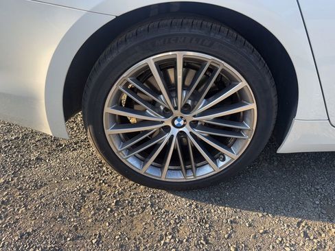 Used 2017 BMW 540i xDrive image 26