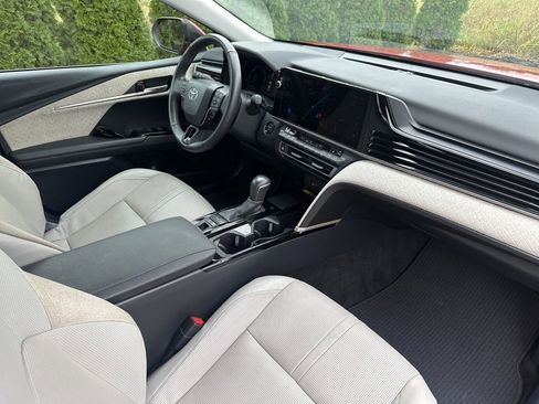 Used 2025 Toyota Camry XLE image 34