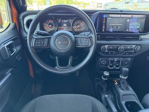 Used 2025 Jeep Wrangler Unlimited Sport AWD/4WD image 17