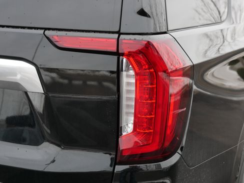 Used 2023 GMC Yukon Denali image 17