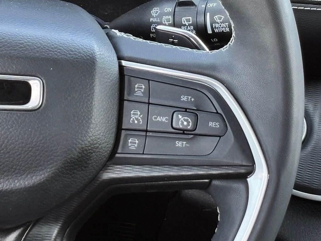 Used 2023 Jeep Grand Cherokee Altitude AWD/4WD image 14