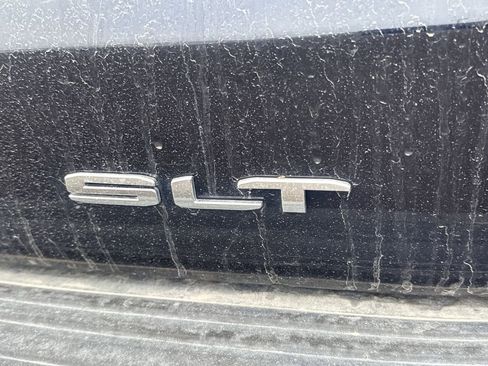 Used 2024 GMC Yukon SLT w/ SLT Luxury Package AWD/4WD image 4