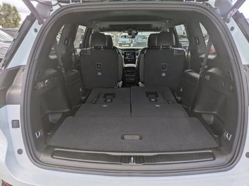 New 2025 Jeep Grand Cherokee L Altitude image 11