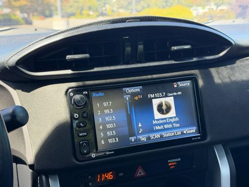 Used 2017 Toyota 86 RWD image 9