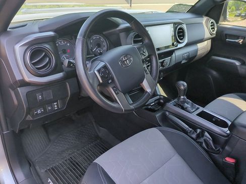 Used 2020 Toyota Tacoma TRD Sport w/ Technology Package AWD/4WD image 11