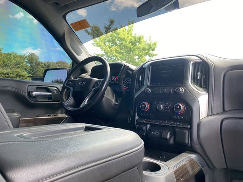 Used 2021 Chevrolet Silverado 1500 LT Trail Boss w/ Convenience Package II image 6