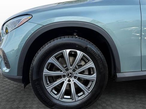 Used 2025 Mercedes-Benz GLC 300 4MATIC image 9