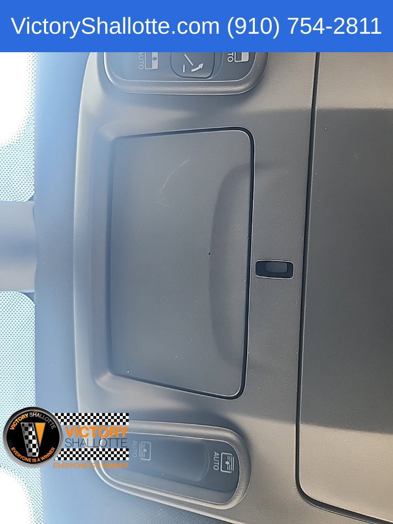 Used 2025 Chrysler Pacifica Limited FWD image 47