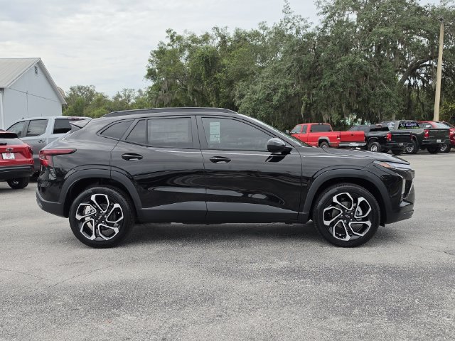 New 2026 Chevrolet Trax RS w/ Sunroof Package FWD image 3