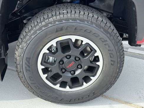 New 2025 Toyota Tacoma TRD Off-Road image 15