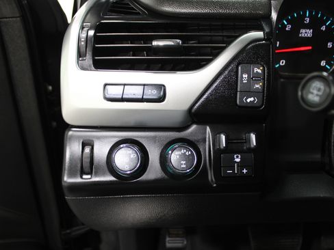 Used 2020 Chevrolet Suburban Premier image 10