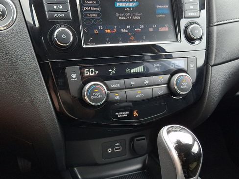 Used 2019 Nissan Rogue SV AWD/4WD image 16