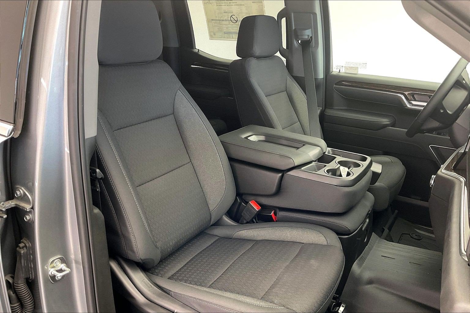 New 2026 GMC Sierra 1500 SLE w/ Preferred Package AWD/4WD image 9