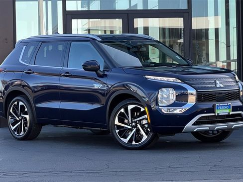 New 2025 Mitsubishi Outlander SEL image 3