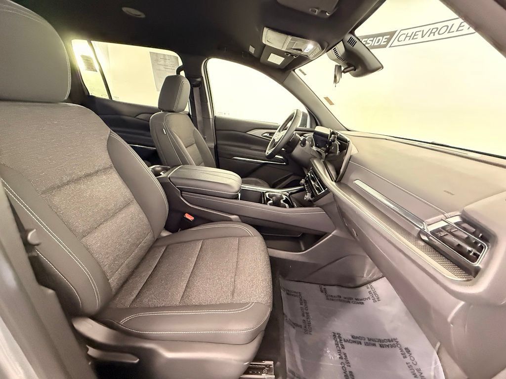 Used 2025 Chevrolet Traverse LT AWD/4WD image 25
