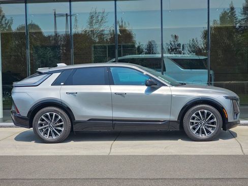 New 2026 Cadillac Lyriq Sport AWD/4WD image 6