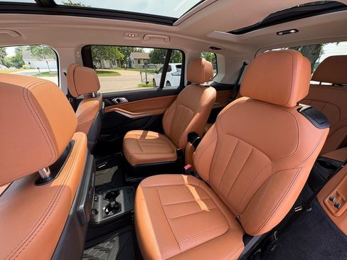 Used 2022 BMW X7 xDrive40i w/ Premium Package AWD/4WD image 28