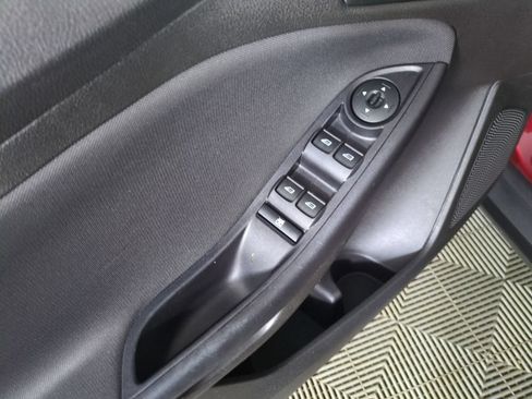 Used 2015 Ford Focus SE w/ SE Cold Weather Package FWD image 13