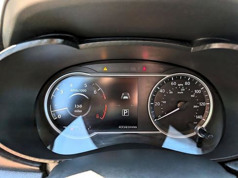 Used 2024 Nissan Versa SR FWD image 17