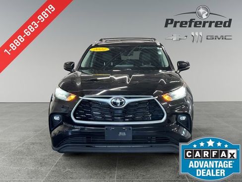 Used 2022 Toyota Highlander XLE AWD/4WD image 12
