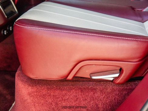 Used 2019 Bentley Bentayga image 29