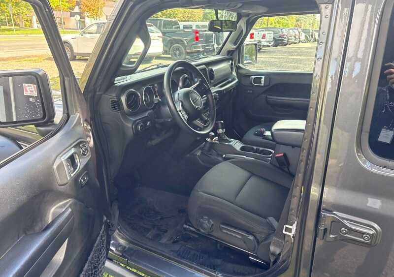 Used 2023 Jeep Wrangler Unlimited Sport AWD/4WD image 4