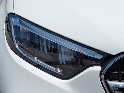 Used 2024 Mercedes-Benz GLC 300 4MATIC image 11