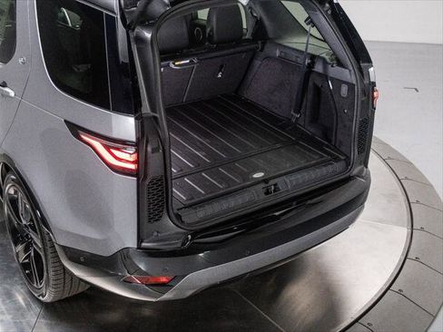 New 2025 Land Rover Discovery Dynamic SE image 30