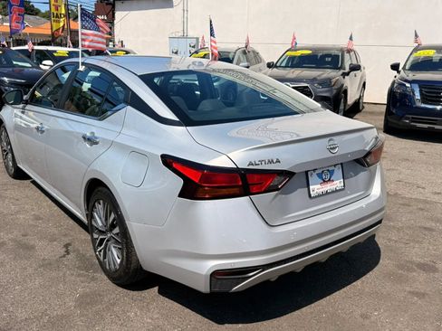 Used 2024 Nissan Altima 2.5 SV FWD image 5