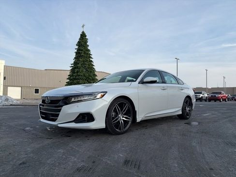 Used 2022 Honda Accord Touring image 3