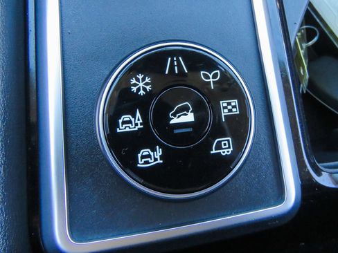 Used 2024 Nissan Pathfinder SV w/ Lighting Package (N92) AWD/4WD image 15