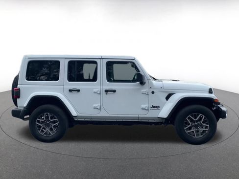 Used 2025 Jeep Wrangler Sahara image 16