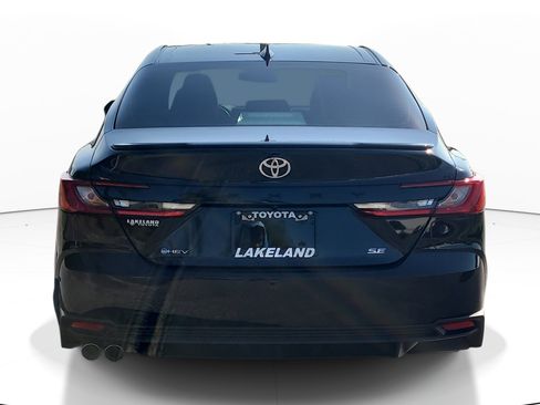 Used 2025 Toyota Camry SE FWD image 6