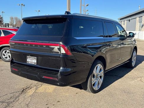 Certified 2025 Lincoln Navigator L Reserve AWD/4WD image 4