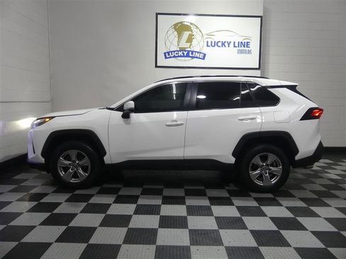 Used 2022 Toyota RAV4 XLE AWD/4WD image 7
