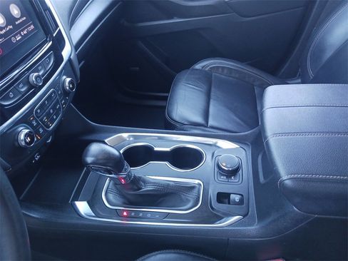 Used 2021 Chevrolet Traverse RS image 11