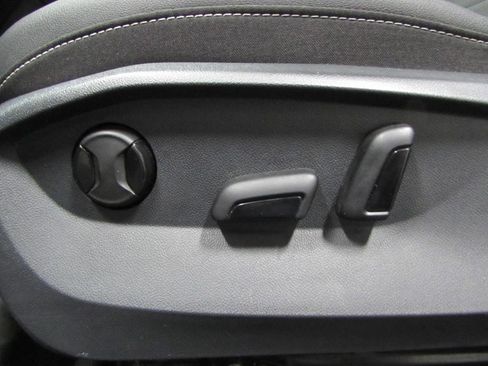 Used 2024 Volkswagen Taos SE AWD/4WD image 21