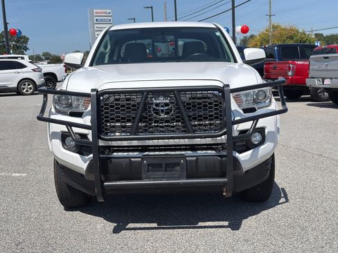 Used 2017 Toyota Tacoma SR5 w/ Tow Package RWD image 6