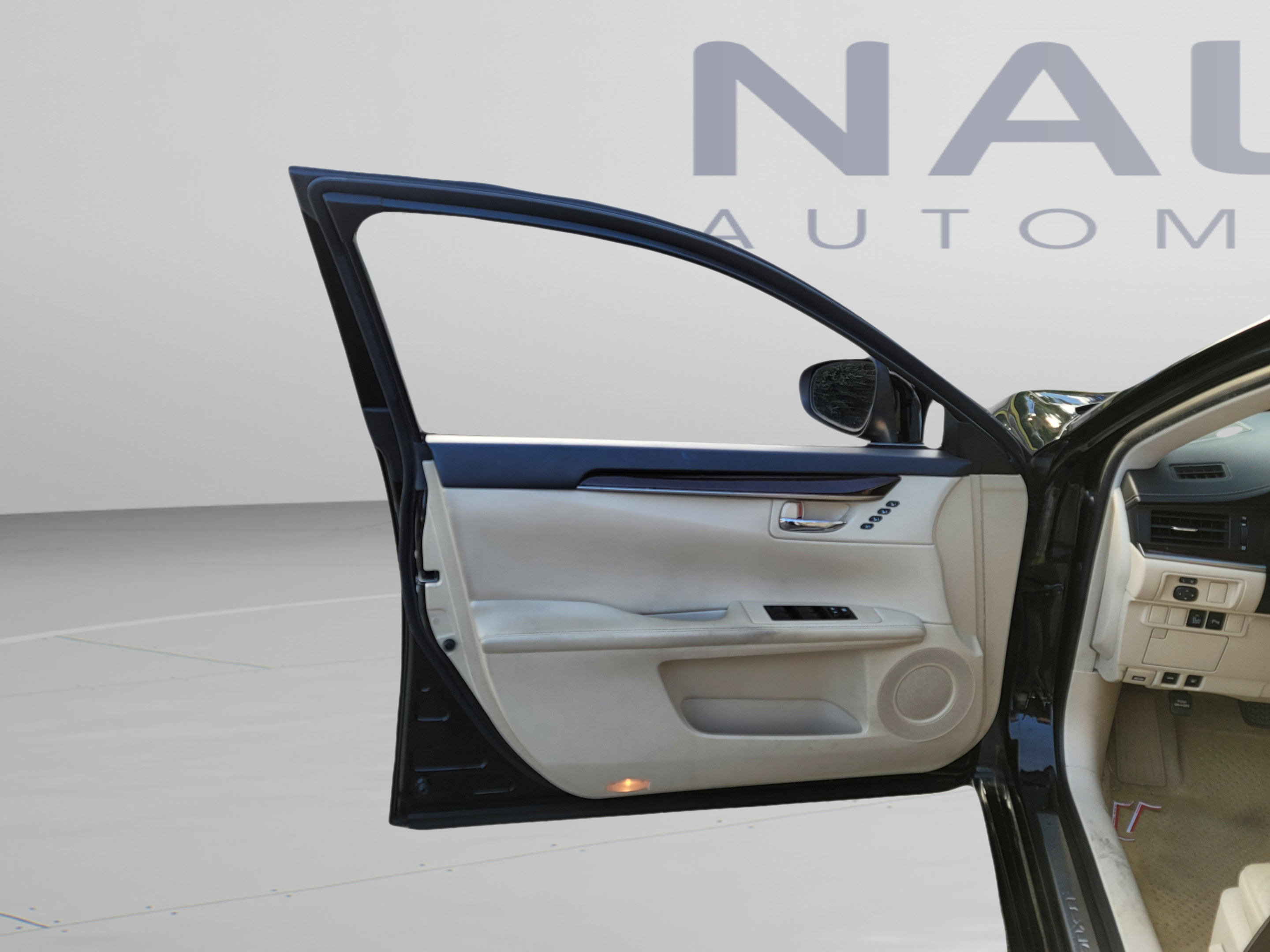 Used 2014 Lexus ES 350 w/ Luxury Package FWD image 9