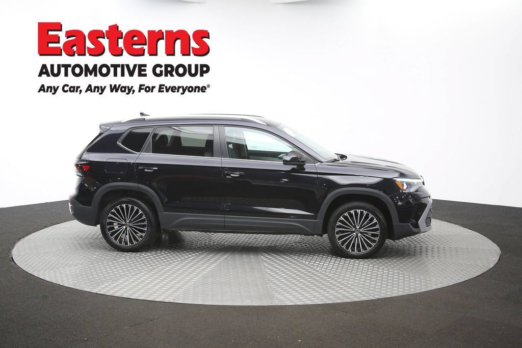 Used 2025 Volkswagen Taos SE FWD image 44