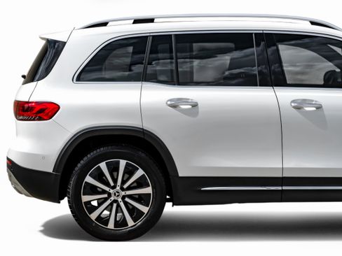 Used 2022 Mercedes-Benz GLB 250 w/ Premium Package Lite image 8