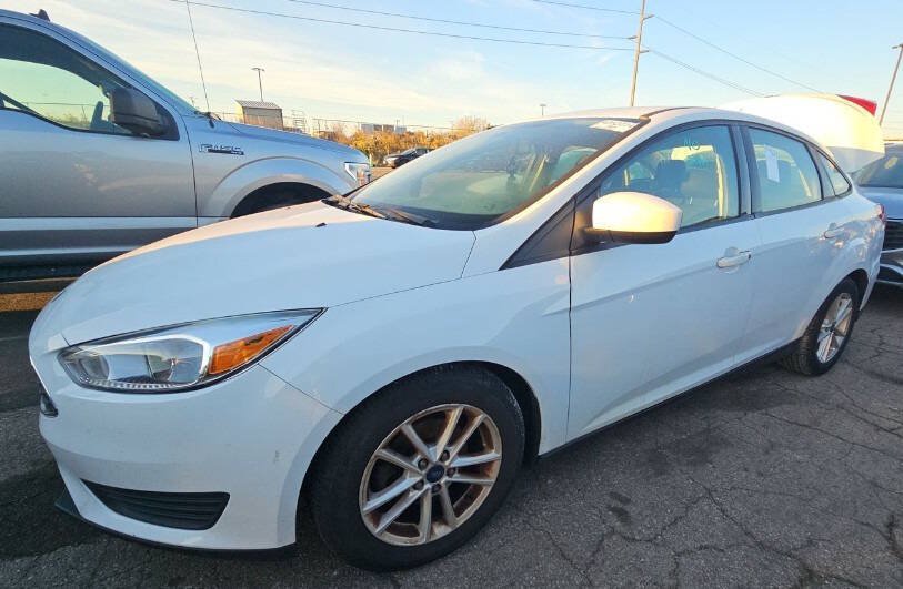 Used 2018 Ford Focus SE FWD image 1