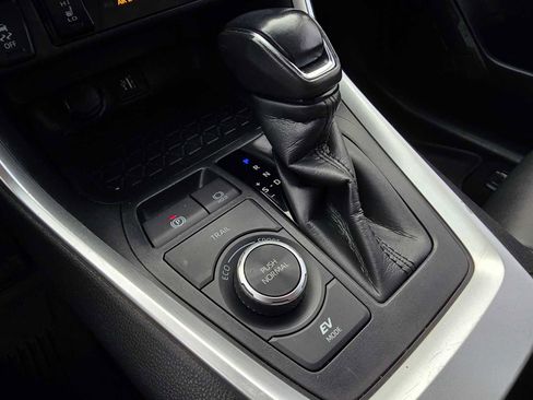 Used 2023 Toyota RAV4 XLE Premium image 38