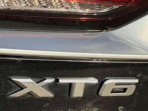 Used 2022 Cadillac XT6 Premium Luxury FWD image 11