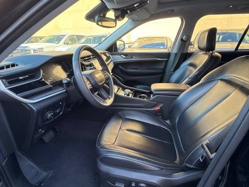 Used 2023 Jeep Grand Cherokee 4WD 4xe image 13