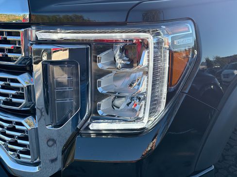 Used 2022 GMC Sierra 2500 Denali w/ Denali Ultimate Package image 9