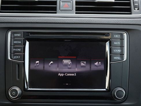 Used 2017 Volkswagen Jetta SE FWD image 37