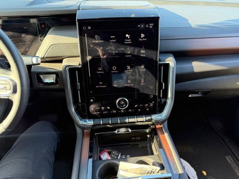 Used 2025 GMC Yukon Denali image 9