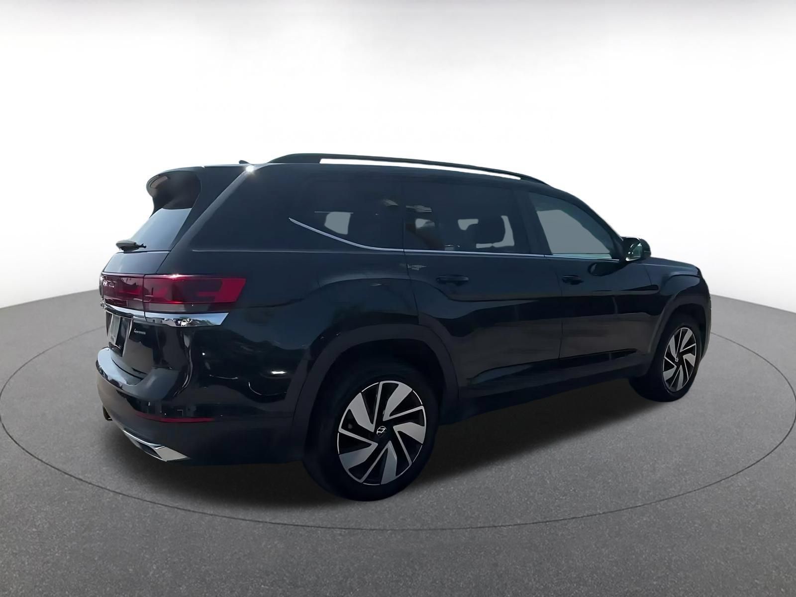 Used 2024 Volkswagen Atlas SE AWD/4WD image 14